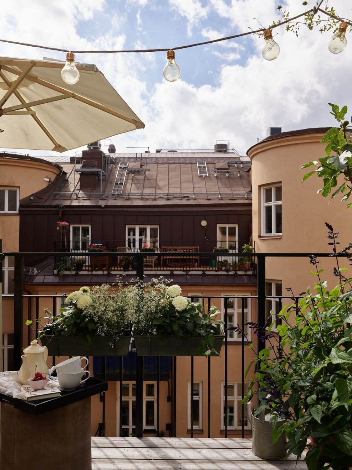 Beige Walls in a Serene Family Apartment in Sweden 19 balcony-courtyard-swedish-apartment-nordroom