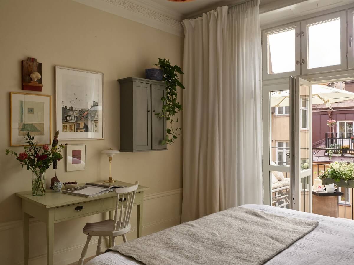 Beige Walls in a Serene Family Apartment in Sweden 17 bedroom-with-beige-walls-and-desk-nordroom