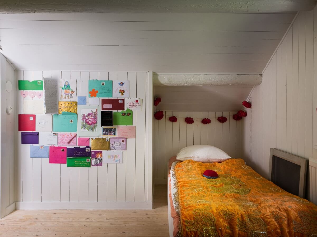 A Rustic Log Cabin With A Green Bathroom 12 bedroom-with-niche-log-cabin-sweden-nordroom