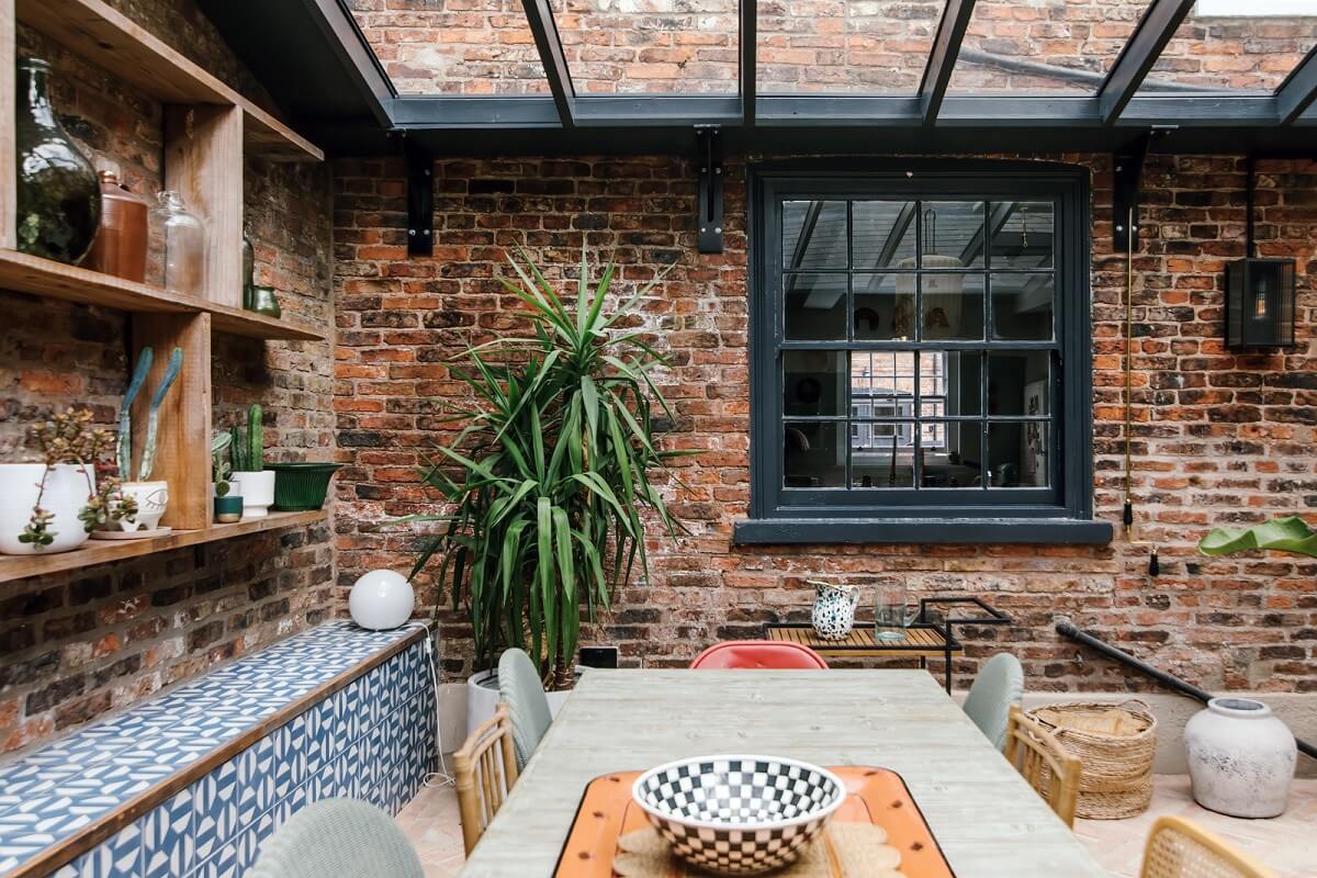 A Georgian House in England with Bold Color Pops 20 brick-wall-dining-table-nordroom