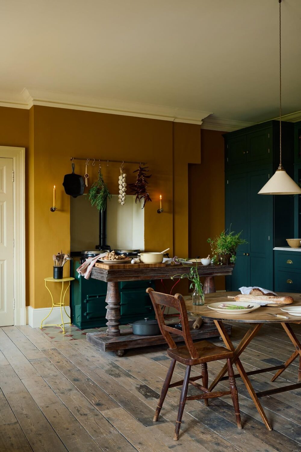 A Colorful deVOL Kitchen by Clarence & Graves 3 colorful-classic-english-devol-kitchen-nordroom
