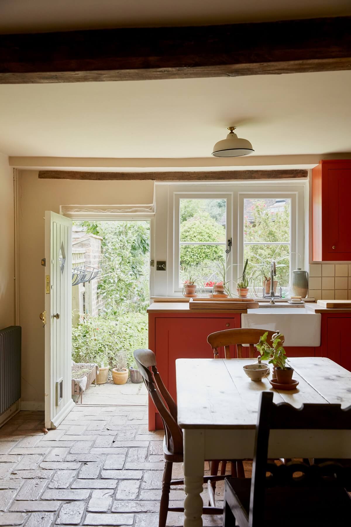cottage-kitchen-stone-floor-garden-view-nordroom