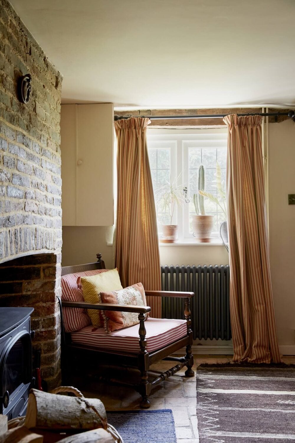 An English Cottage with a Coral Pink Kitchen 3 english-cottage-armchair-striped-pink-fabric-nordroom