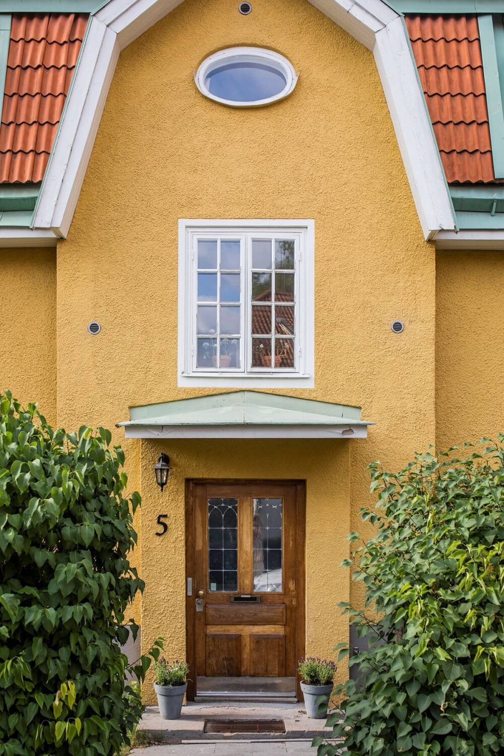 A Small Attic Apartment with Industrial Glass walls 21 entry-yellow-apartment-complex-nordroom