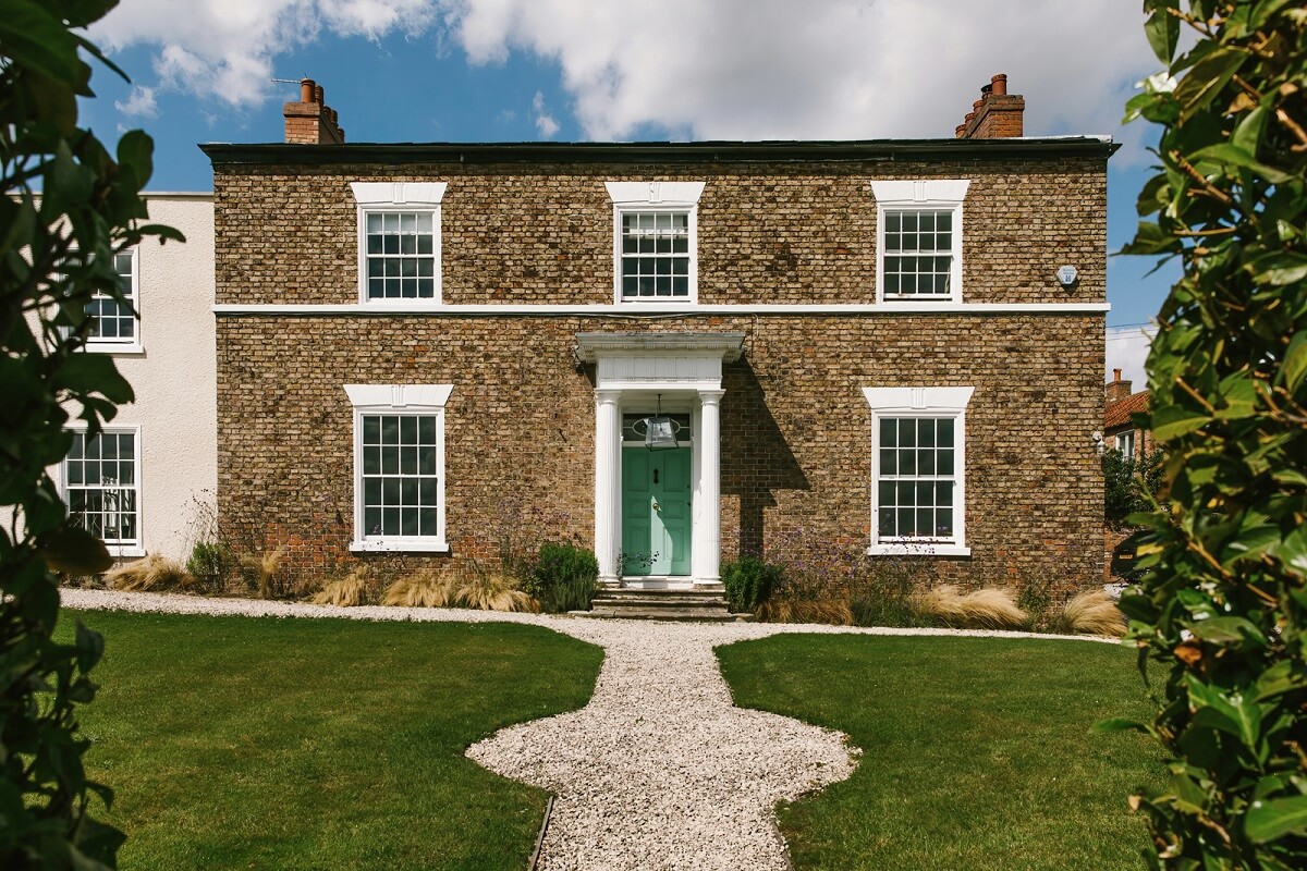 A Georgian House in England with Bold Color Pops 35 A Georgian House in England with Bold Color Pops