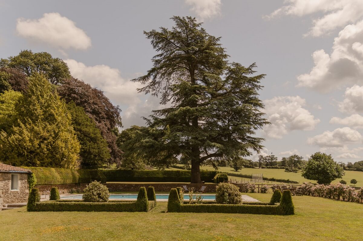 A Colorful Renovated Country House by Clarence & Graves 29 garden-country-house-Redlynch-House-clarence-and-graves-nordroom