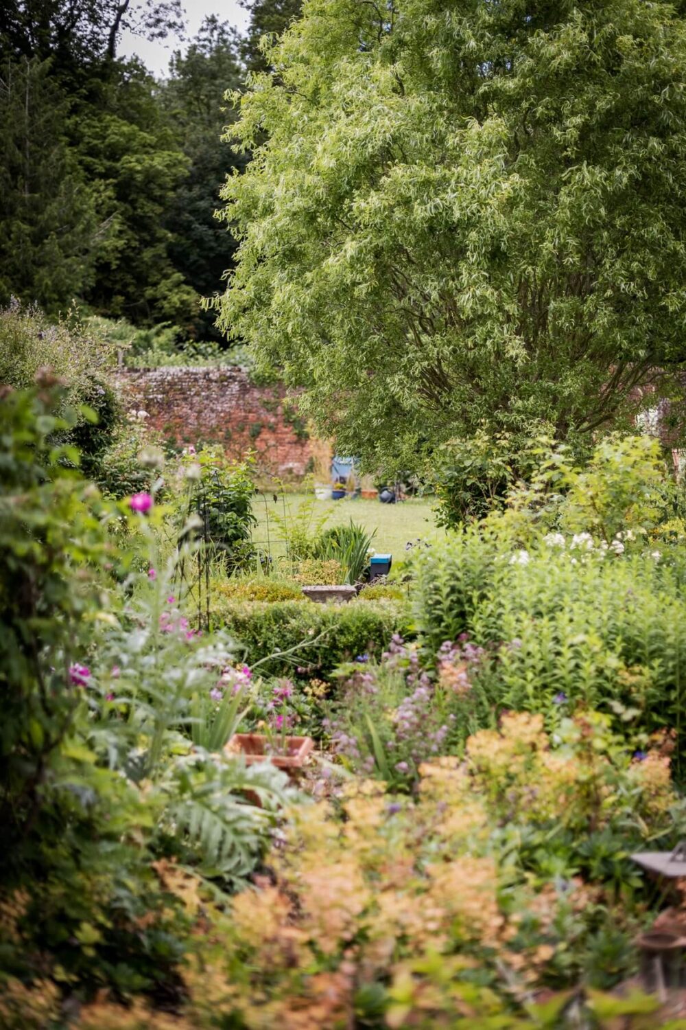 A Colorful Renovated Country House by Clarence & Graves 31 garden-country-house-edward-lutyens-nordroom