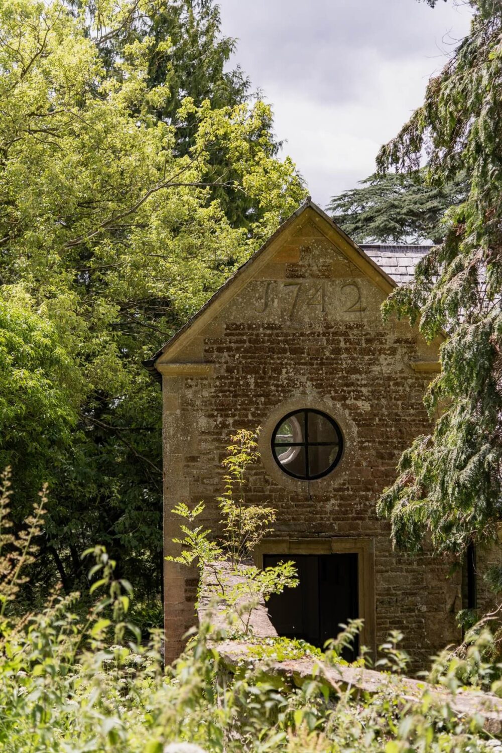 A Colorful Renovated Country House by Clarence & Graves 30 garden-edward-lutyens-country-house-england-ordroom