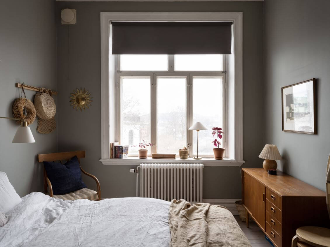 A Pink Kitchen Wall in a Scandinavian Apartment 9 gray-bedroom-midcentury-cabinet-nordroom