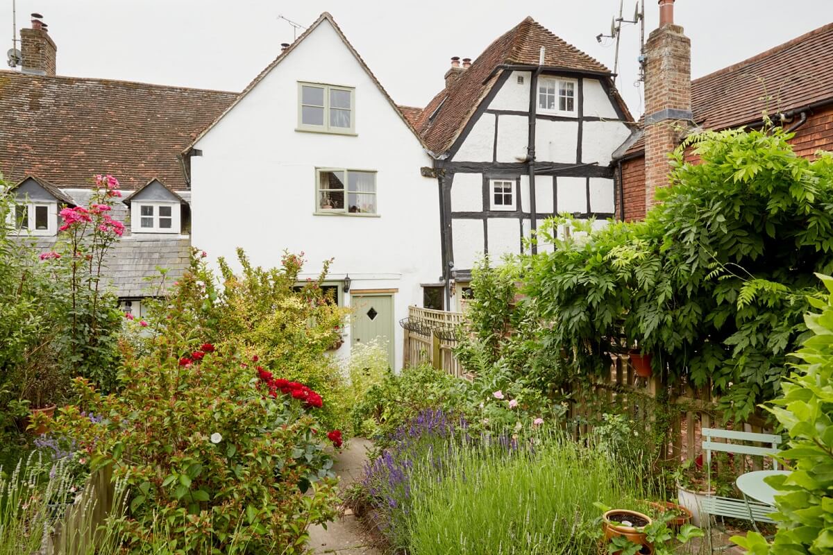 An English Cottage with a Coral Pink Kitchen 16 green-cottage-garden-architecture-nordroom