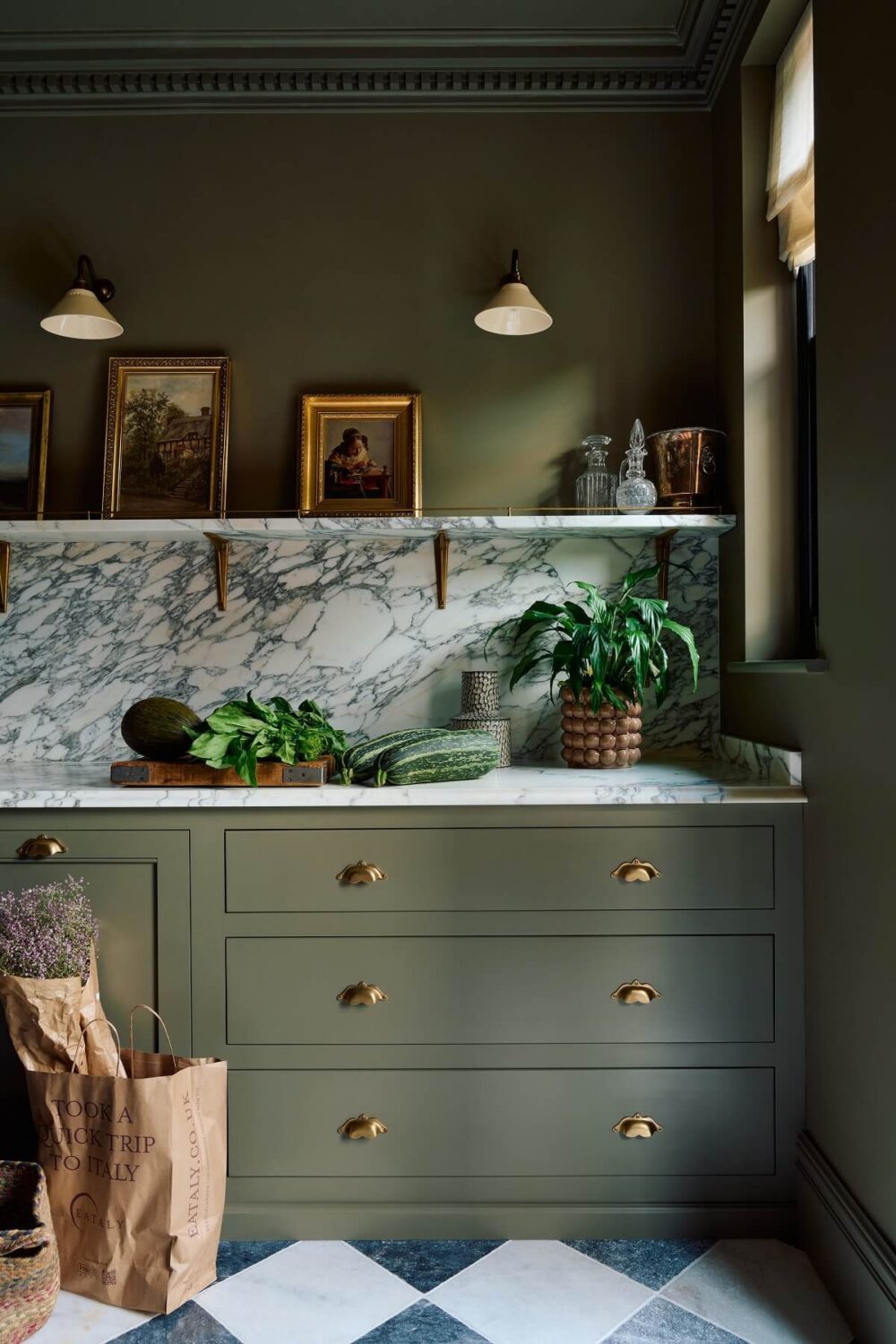 An All-Green deVOL Kitchen with A Marble Checkerboard Floor 10 green-devol-kitchen-shelf-vintage-art-marble-worktop-backsplash-nordroom
