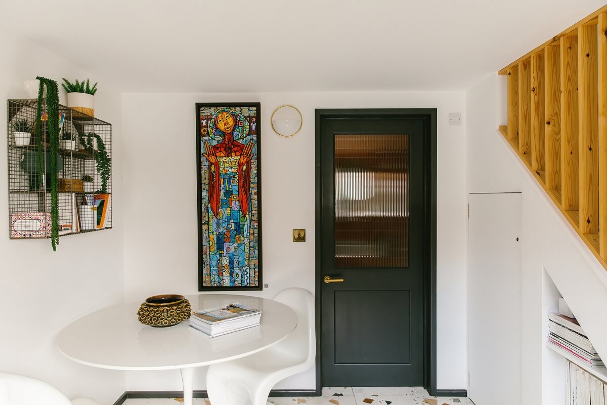 A Georgian House in England with Bold Color Pops 32 guest-house-entry-round-dining-table-nordroom