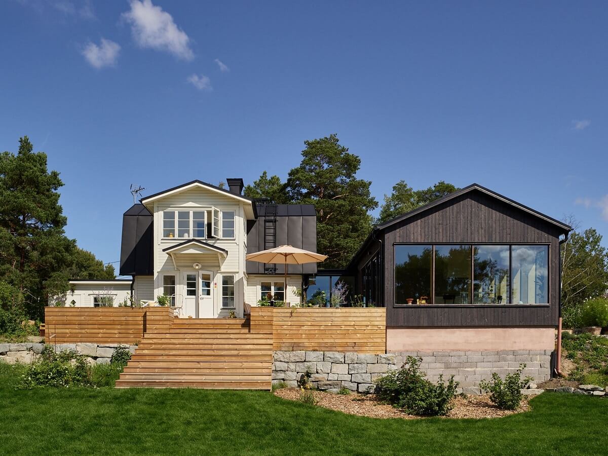 A Small Historic Swedish House with a Modern Extension 1 historic-swedish-house-with-black-wooden-extension-nordroom