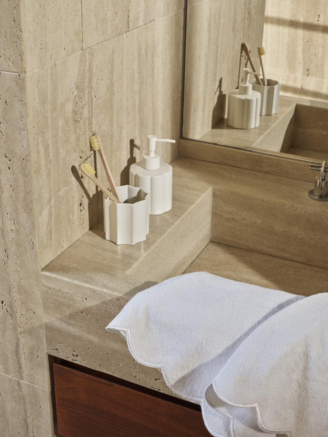 H&M Home Fall Collection: Modern, Eclectic, and Cool 20 hm-home-fall-colection-bathroom-sink