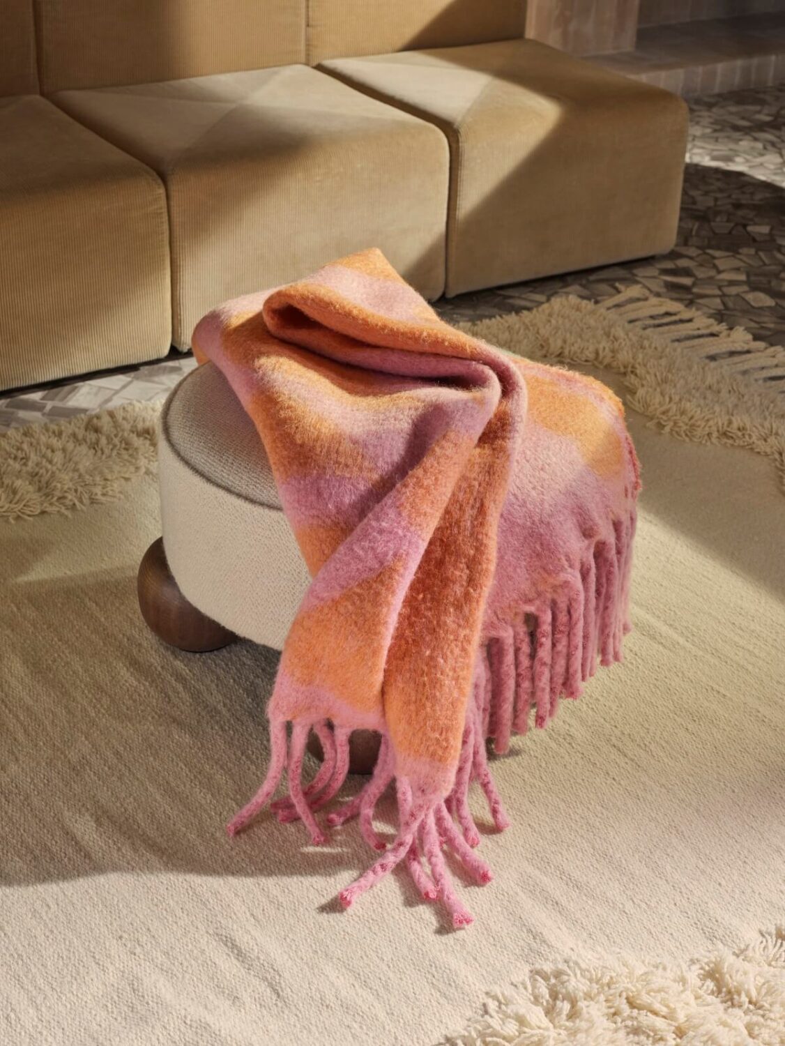 H&M Home Fall Collection: Modern, Eclectic, and Cool 5 hm-home-fall-collection-colorful-throw