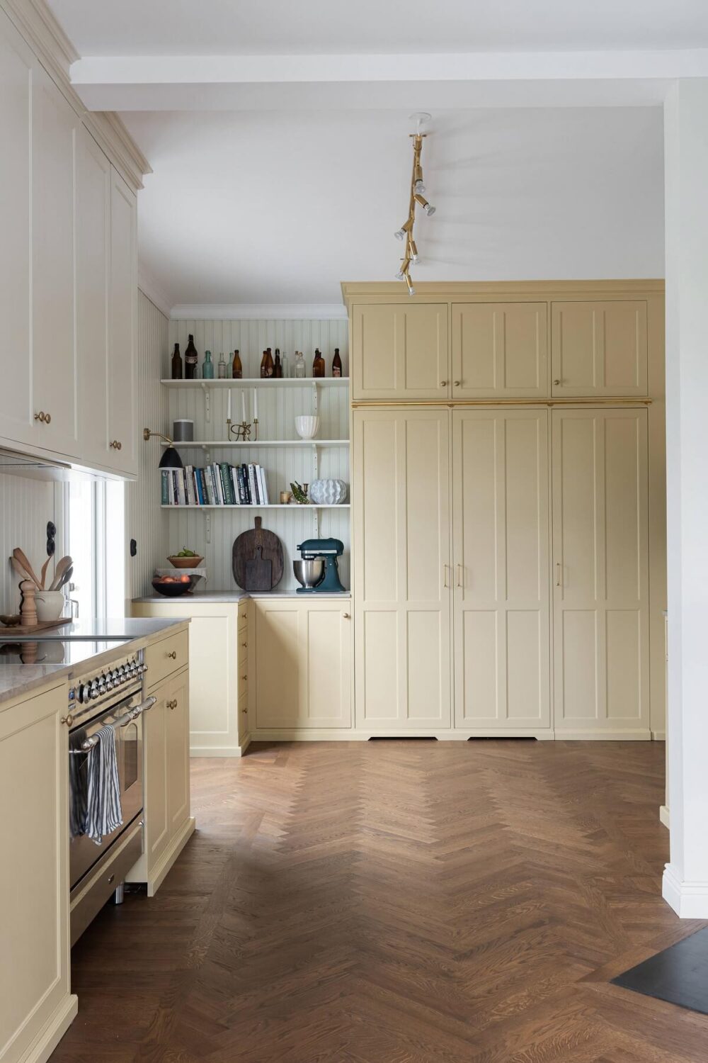 Glidden & PPG Color of the Year 2024: Limitless 30 light-yellow-kitchen-cabinets-ppg-limitless-nordroom