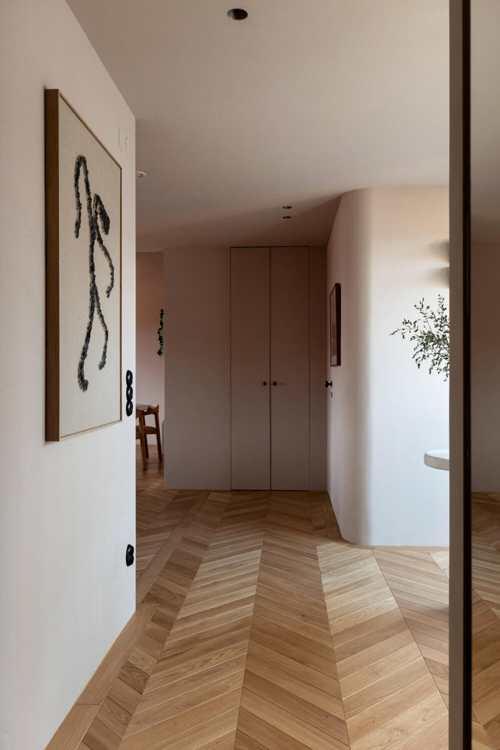 A Luxurious Penthouse Apartment in Stockholm 16 luxurious-penthouse-chevron-wooden-floor-nordroom