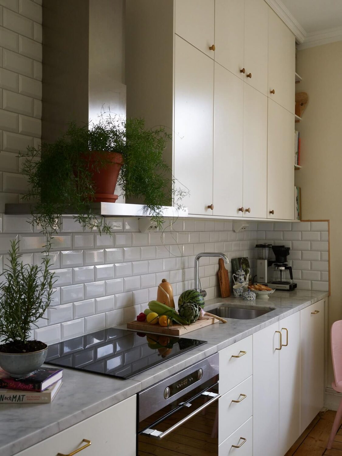 Beige Walls in a Serene Family Apartment in Sweden 8 modern-kitchen-white-backsplash-tiles-nordroom