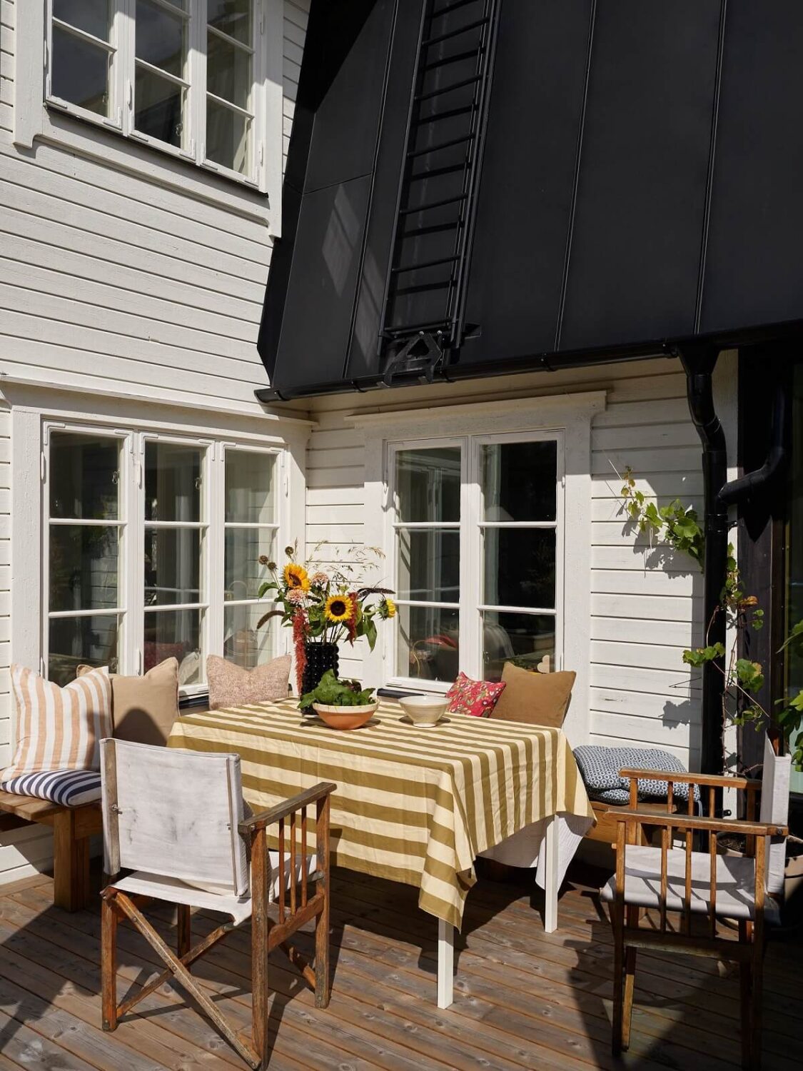 A Small Historic Swedish House with a Modern Extension 34 outdoor-dining-area-nordroom