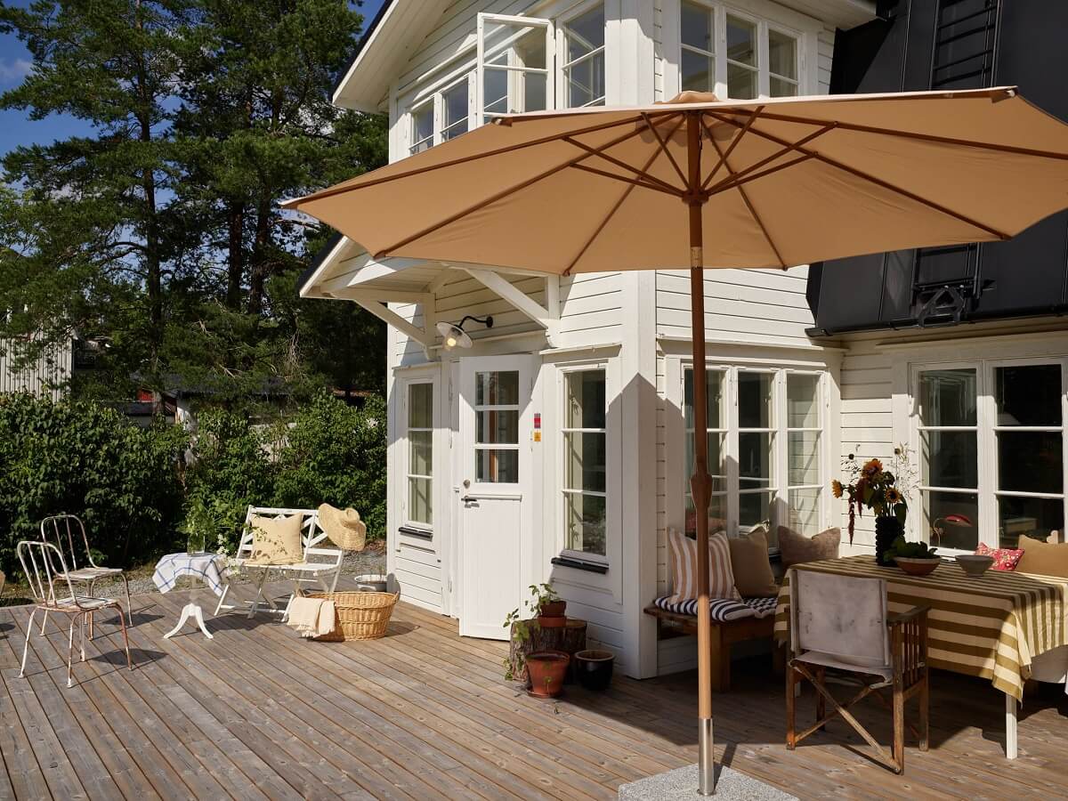 A Small Historic Swedish House with a Modern Extension 33 outdoor-wooden-terrace-white-house