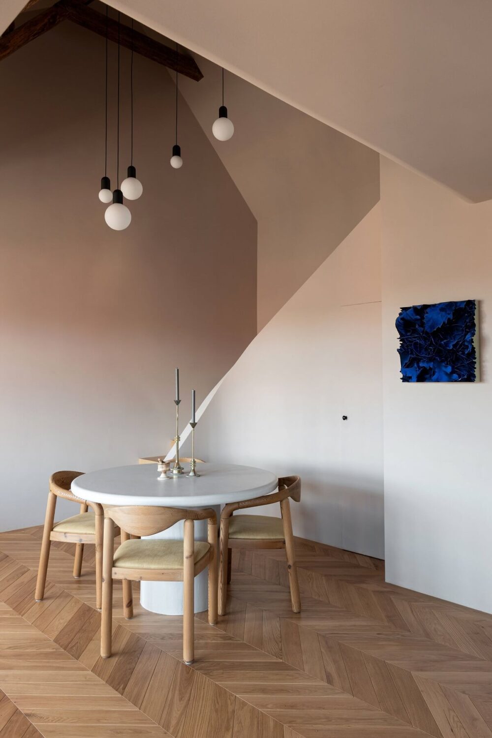 A Luxurious Penthouse Apartment in Stockholm 8 round-dining-table-wooden-floor-high-ceilings-nordroom