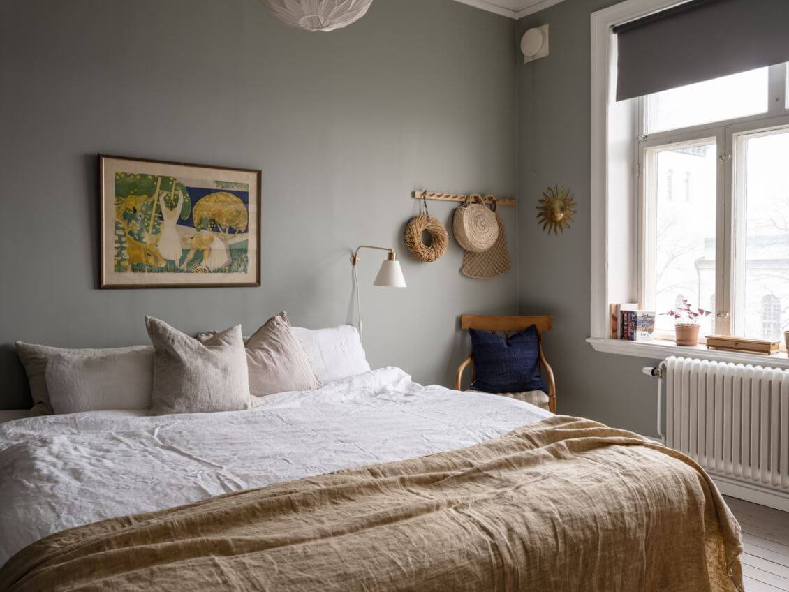 A Pink Kitchen Wall in a Scandinavian Apartment 8 scandinavian-bedroom-gray-walls-nordroom
