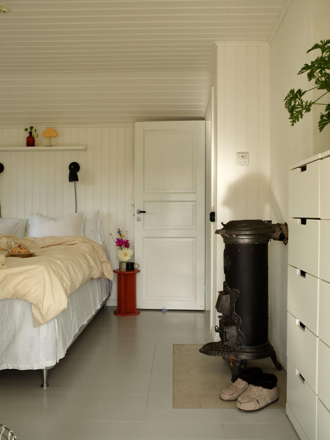 A Small Historic Swedish House with a Modern Extension 26 serene-bedroom-light-colors