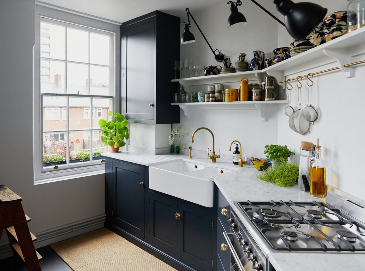 A London Apartment with a Small Blue deVOL Kitchen 8 small-devol-kitchen-blue-cupboards-shelves-nordroom