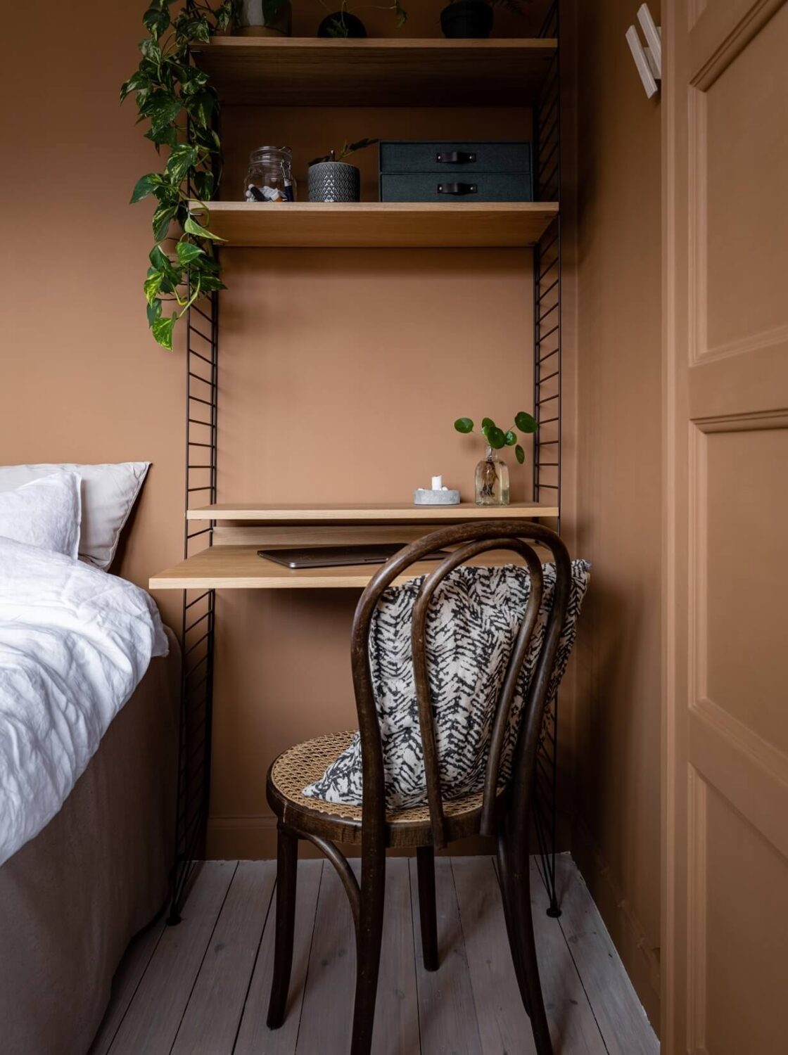 A Gray Nordic Apartment with a Terracotta Bedroom 18 tiny-desk-bedroom-home-office-nordroom
