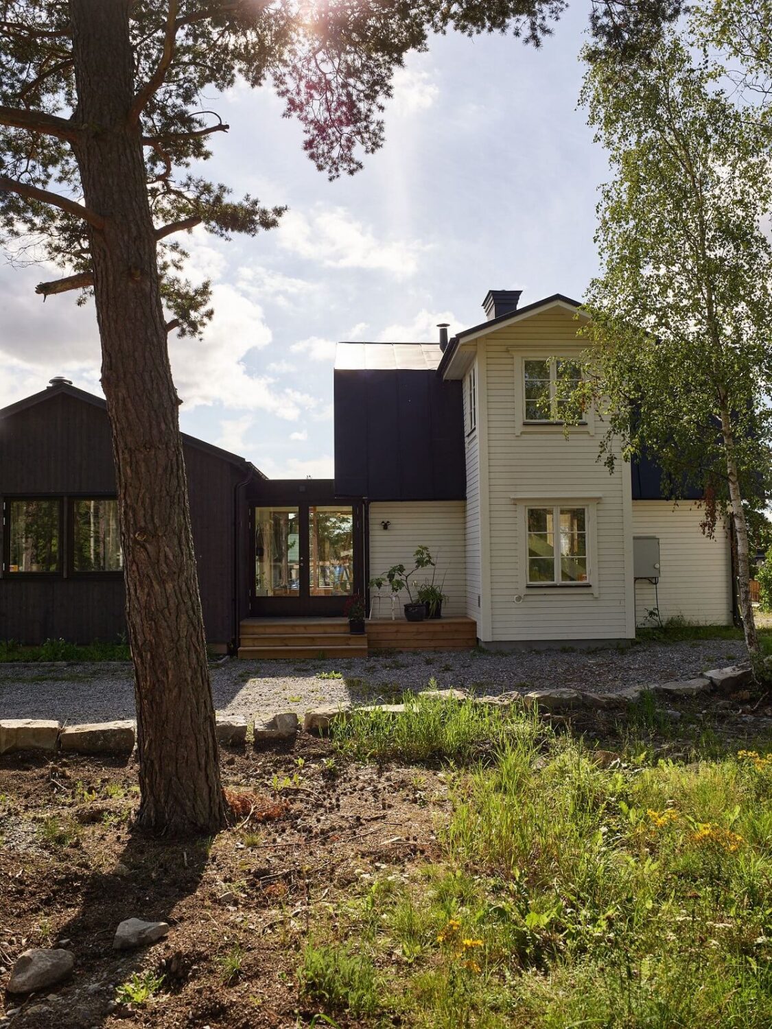 A Small Historic Swedish House with a Modern Extension 38 white-historic-house-with-modern-wood-extension-nordroom