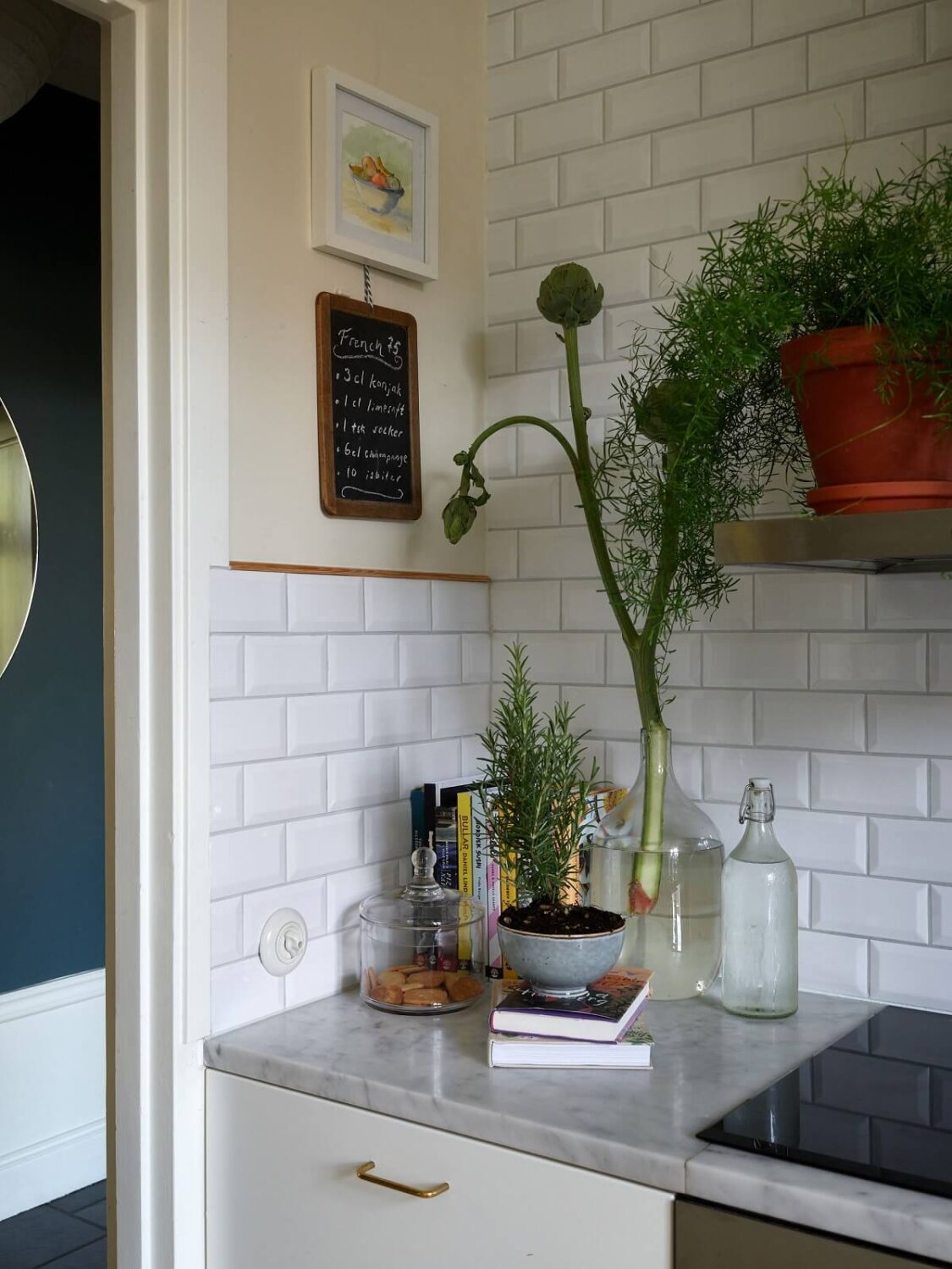 Beige Walls in a Serene Family Apartment in Sweden 11 white-tiles-modern-kitchen-nordic-apartment