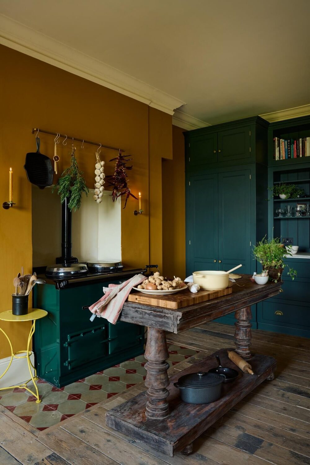 A Colorful deVOL Kitchen by Clarence & Graves 6 yellow-blue-classic-english-devol-kitchen-clarence-graves-bruton-nordroom