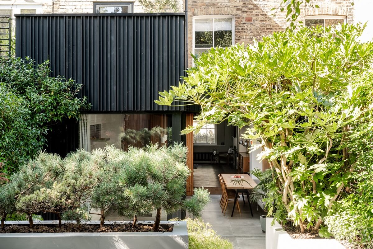 Old and New in a Stylish Renovated Home in London 22 Malvern Road London E8 2 Old and New in a Stylish Renovated Home in London