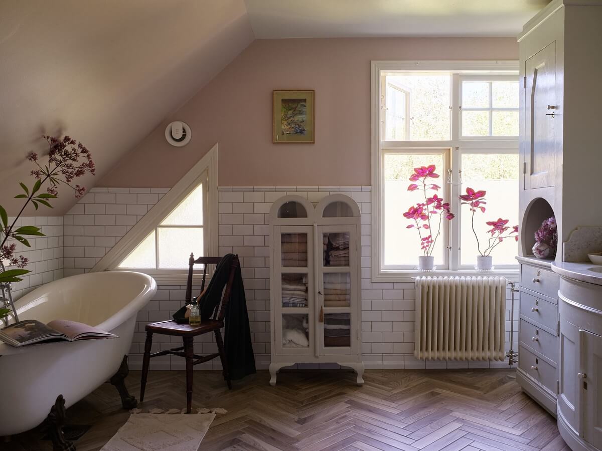 A Beautiful Swedish Country House with a Large Garden 28 bathroom-herringbone-floor-pastel-pink-walls-nordroom