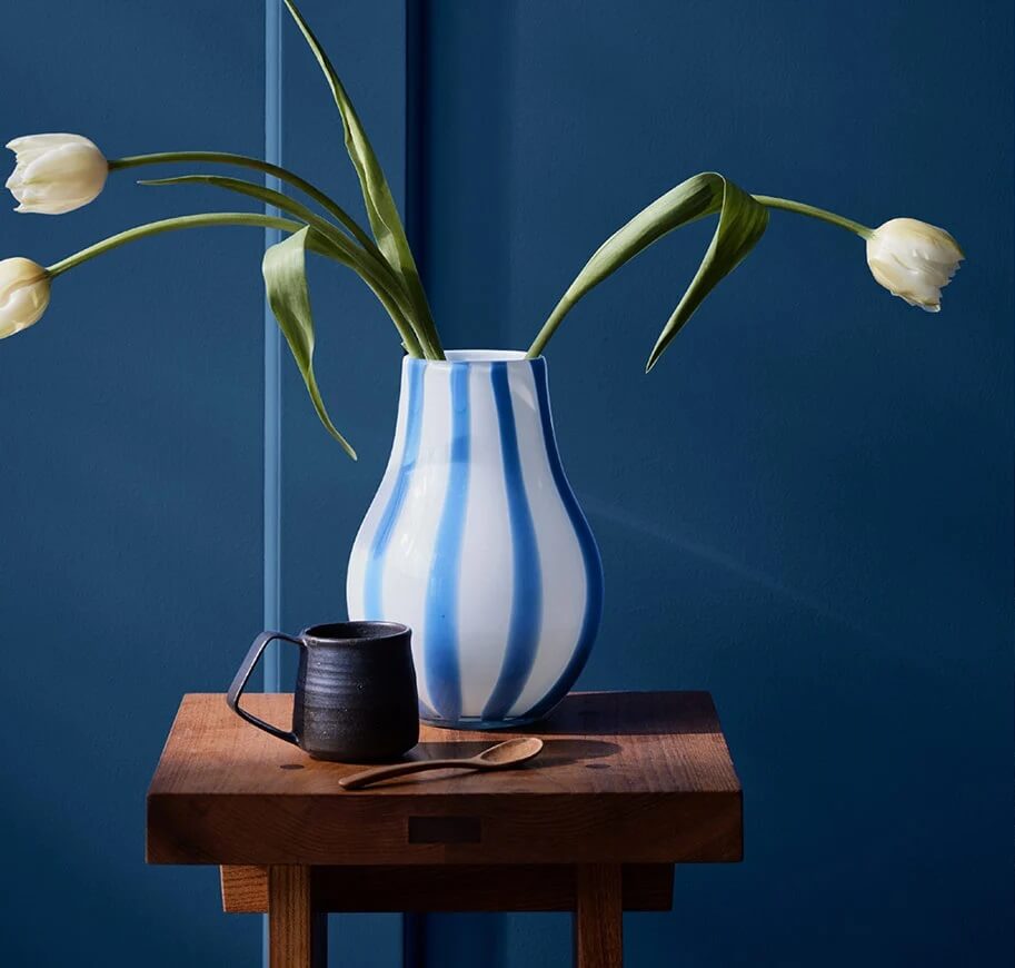 Jotun Lady Color Collection 2024: Your Home is Your Canvas 18 blue-wall-vase-jotun-lady-nordroom