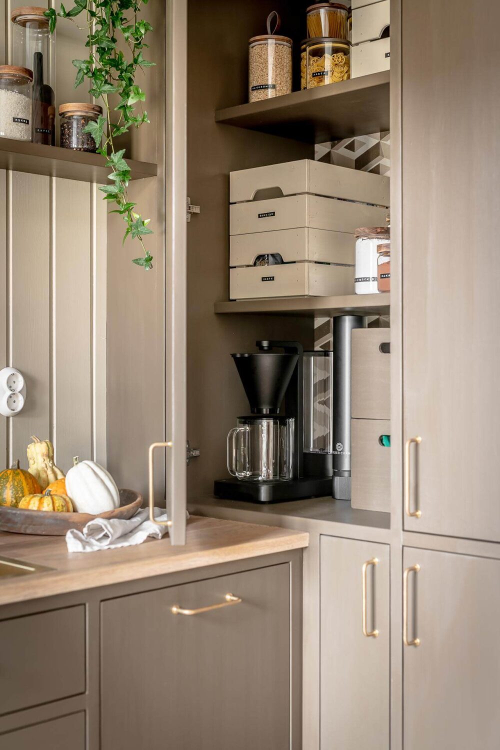 A Serene Studio Apartment with a Brown Kitchen 16 brown-kitchen-cabinets-nordroom