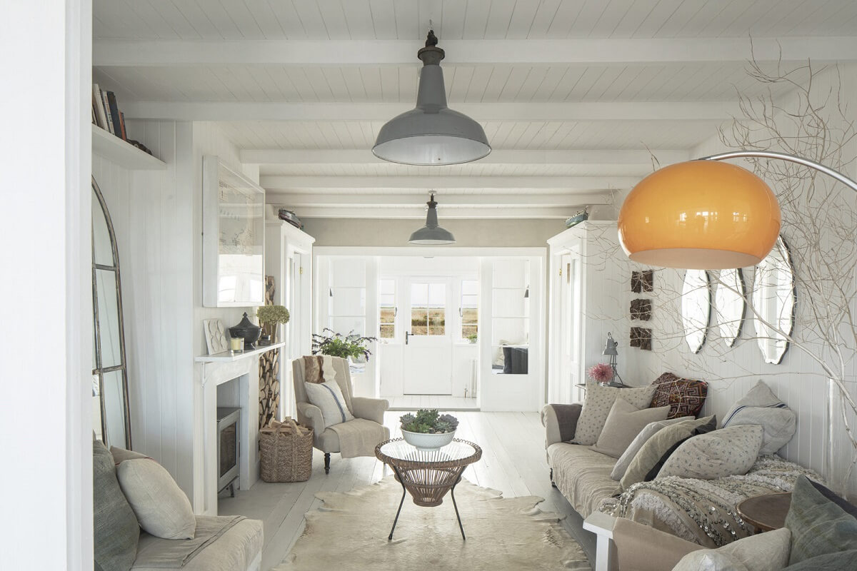 A Bright Coastal Home with Blue Color Accents in England 2 coastal-style-living-room