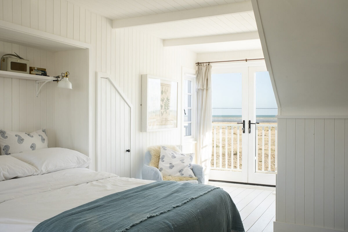 A Bright Coastal Home with Blue Color Accents in England 15 coastal-white-blue-bedroom