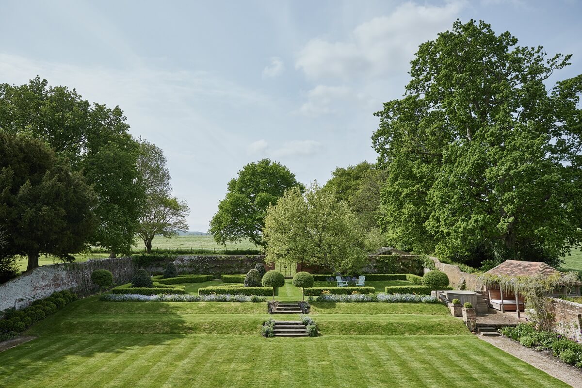 A Restored Georgian House with a Walled Garden 36 english-country-house-walled-garden-nordroom