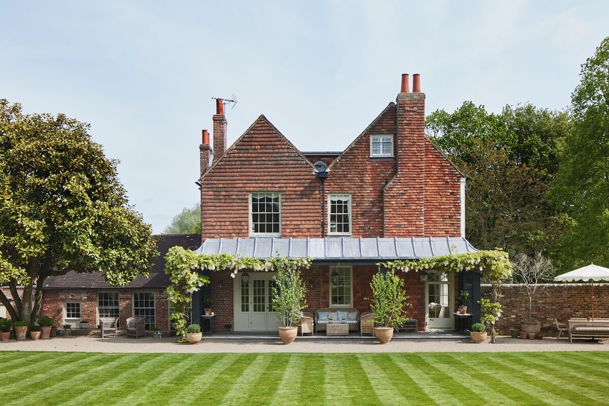 A Restored Georgian House with a Walled Garden 24 exterior-garden-historic-house-england-nordroom