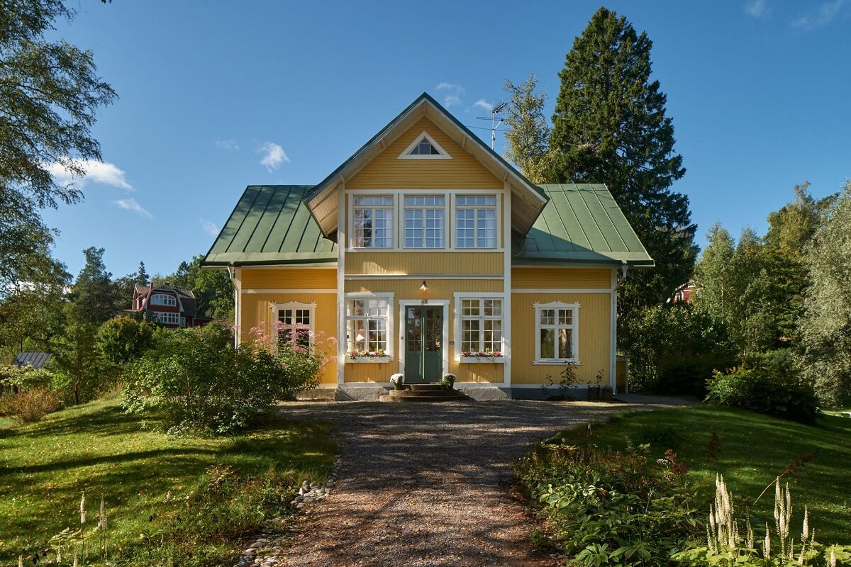 A Beautiful Swedish Country House with a Large Garden 42 front-facade-yellow-wooden-country-house-nordroom