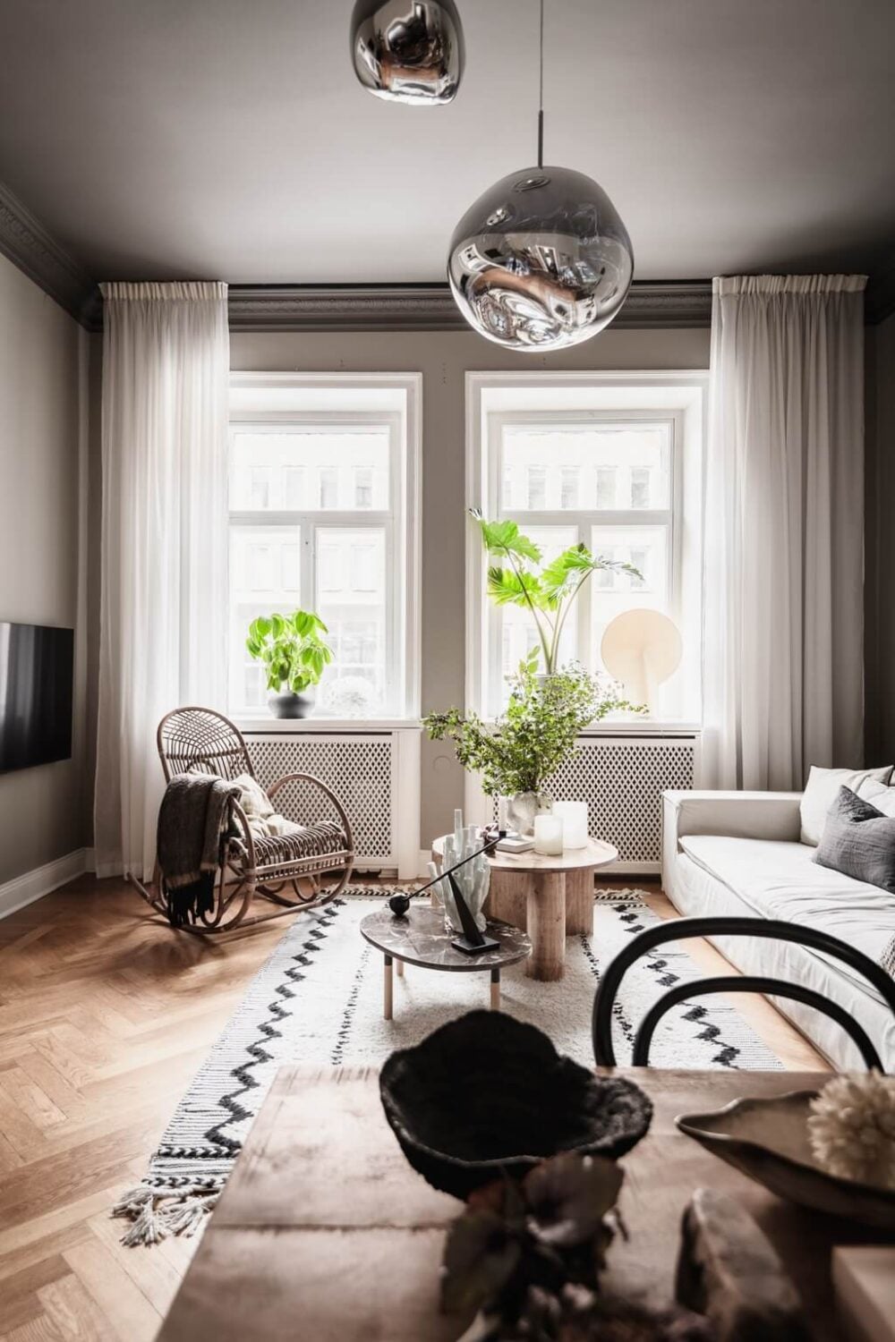 A Dark Gray Painted Ceiling in a Scandi Apartment 8 gray-nordic-living-room-painted-ceiling-wooden-floor-nordroom