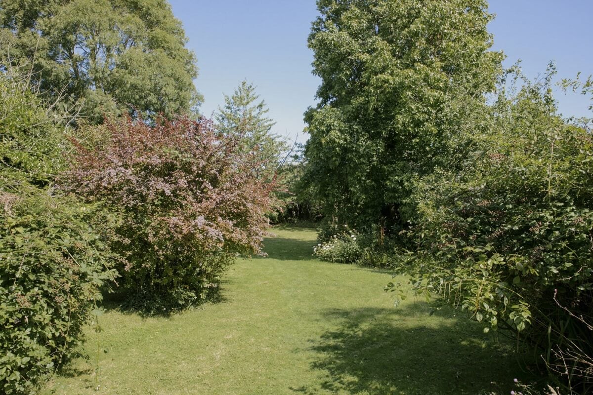 Pearl Lowe's Vintage Boho English Beach House is For Sale 26 green-garden-lawn-pearl-lowe-beach-house-nordroom