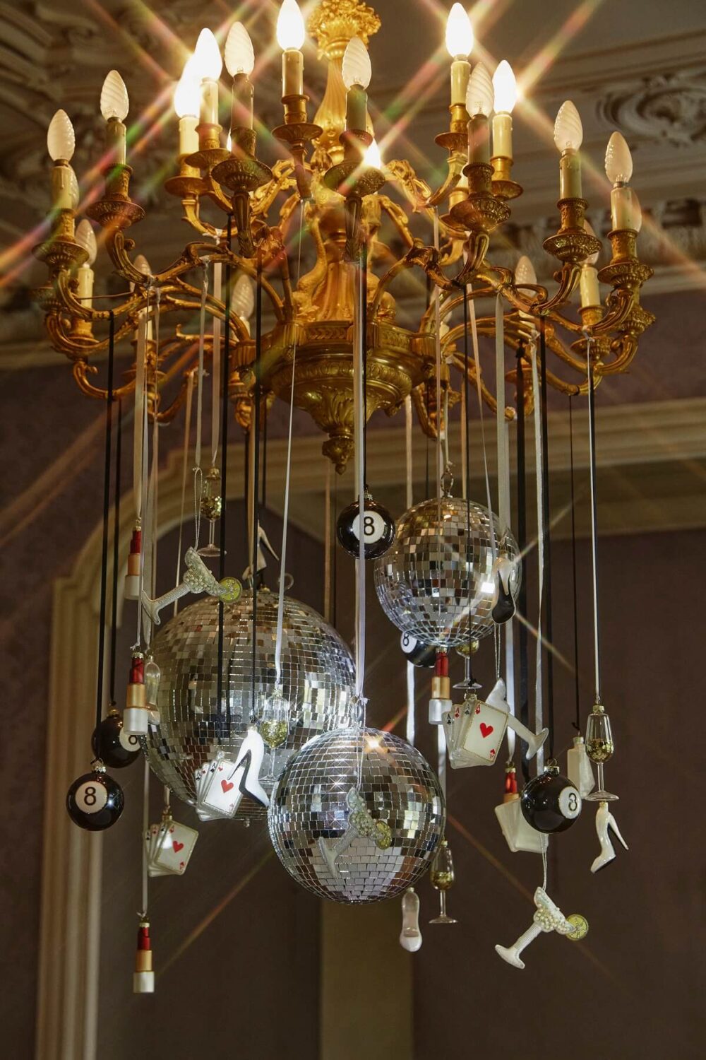 H&M HOME Christmas 2023: A Glittery and Joyful Holiday Season 10 hm-home-christmas-2023-chandelier-nordroom
