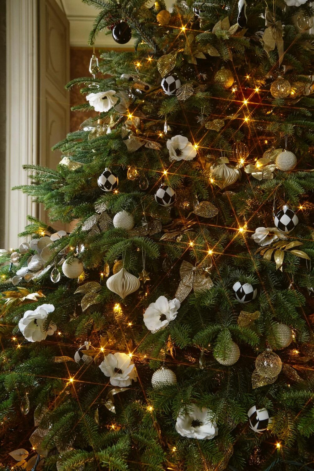 H&M HOME Christmas 2023: A Glittery and Joyful Holiday Season 6 hm-home-christmas-2023-tree-nordroom