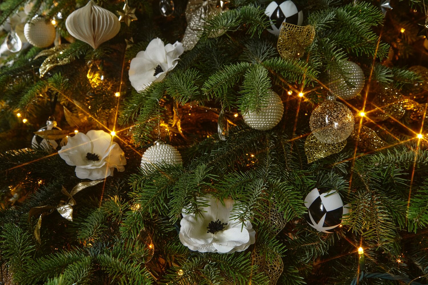 H&M HOME Christmas 2023: A Glittery and Joyful Holiday Season 7 hm-home-christmas-collection-2023-baubles-nordroom