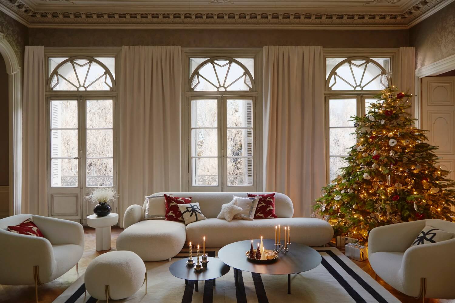 H&M HOME Christmas 2023: A Glittery and Joyful Holiday Season 2 hm-home-christmas-collection-2023-living-room-nordroom