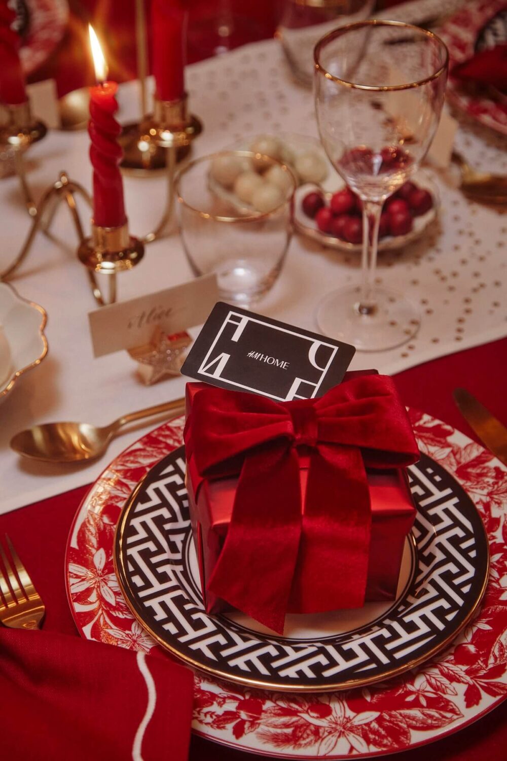 H&M HOME Christmas 2023: A Glittery and Joyful Holiday Season 13 hm-home-christmas-red-table-setting-norroom