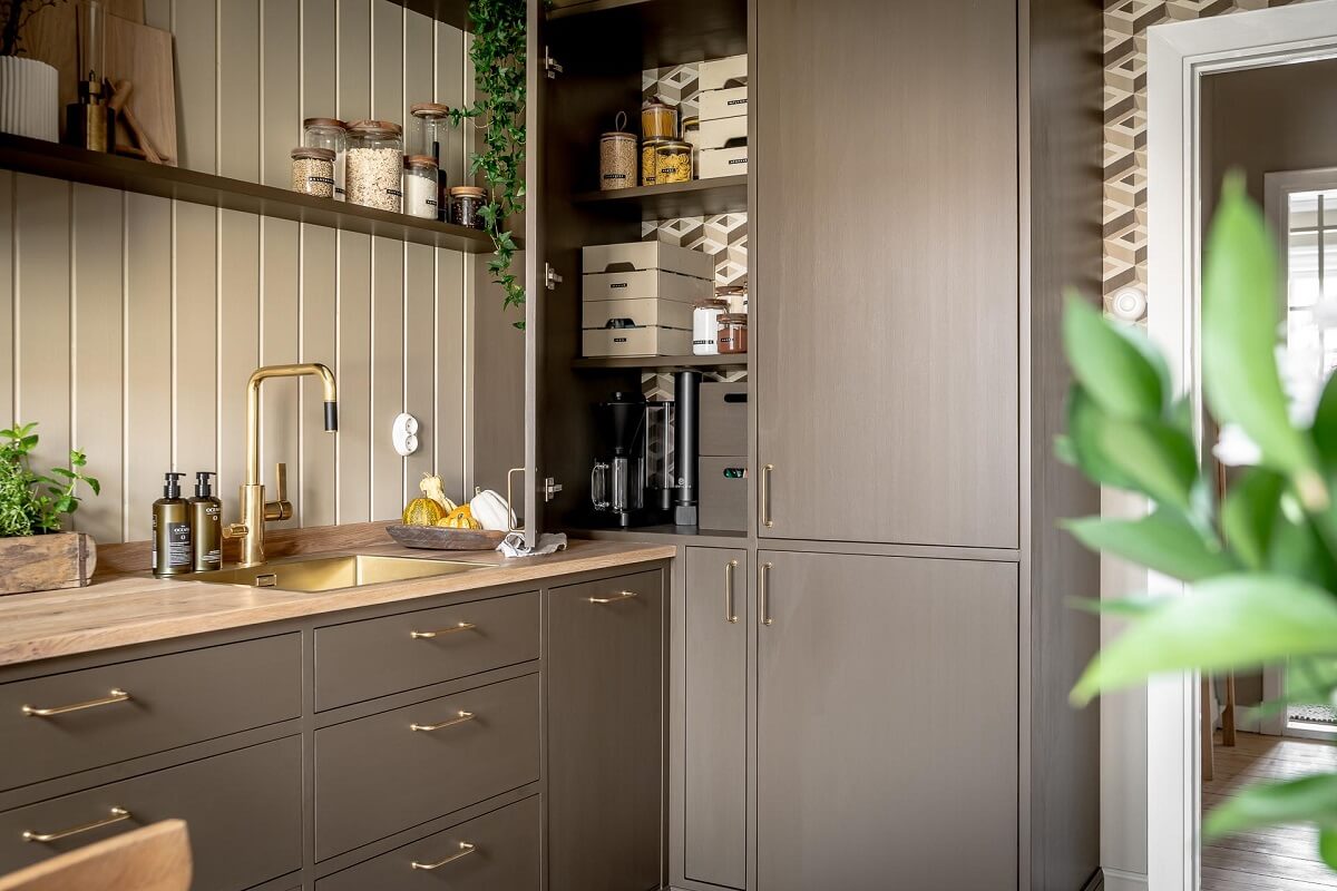 A Serene Studio Apartment with a Brown Kitchen 15 ikea-kitchen-oak-worktop-nordroom