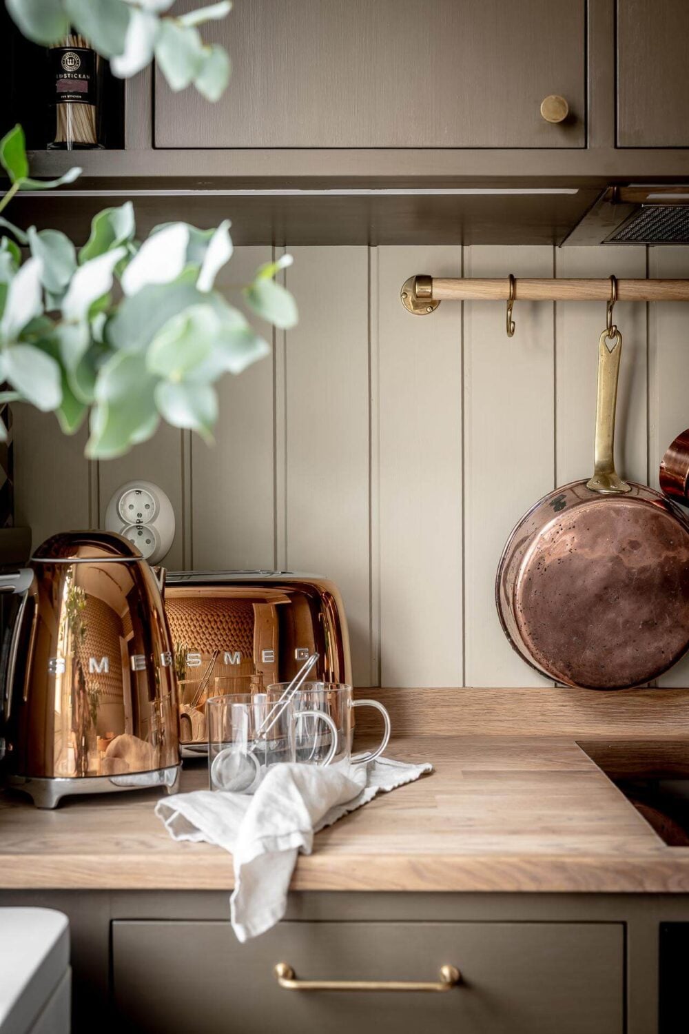 A Serene Studio Apartment with a Brown Kitchen 12 kitchen-detail-oak-worktop-smeg-appliances-nordroom